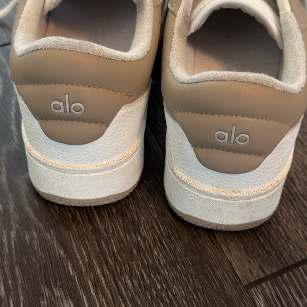 Alo Yoga 01 Classic Sneakers - Picture 5 of 7